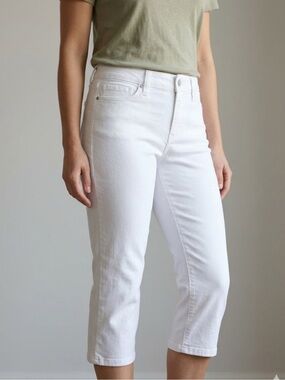 St. John’s Bay Capri Pants – Size 4P | Classic Summer Basics | Coastal Beachy